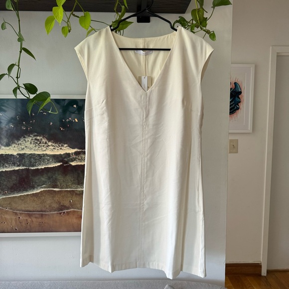 NWT Mango V-Neckline Short Dress - Picture 3 of 12